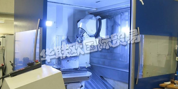 KEMMERICH現(xiàn)位于萊茵河畔的萊茵河畔蒙海姆，緊鄰科隆和杜塞爾多夫的交易會城市及其機(jī)場。在那里，大量的傳統(tǒng)以及CNC / PLC控制的金屬加工和加工機(jī)床總是可以在2200平方米的加熱展覽區(qū)觀看和演示。