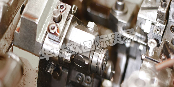 ARNOLD集團(tuán)憑借多年來(lái)在智能緊固系統(tǒng)和非常復(fù)雜的擠壓件生產(chǎn)方面的專業(yè)知識(shí)，已發(fā)展成為復(fù)雜緊固系統(tǒng)的綜合供應(yīng)商和開(kāi)發(fā)合作伙伴。憑借他們對(duì)“藍(lán)色緊固系統(tǒng)”的新定位，這一發(fā)展過(guò)程現(xiàn)在將繼續(xù)在一個(gè)統(tǒng)一和協(xié)調(diào)的結(jié)構(gòu)下進(jìn)行。工程，緊固件和功能部件，以及進(jìn)料器處理系統(tǒng)，所有這些都來(lái)自單一來(lái)源 - 高效，持續(xù)和國(guó)際化。