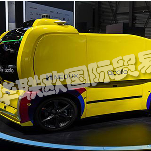 SmartFactoryJapan2019追加智能物流設備專區(qū)，擴大工廠自動化并吸引物流業(yè)。圖為發(fā)那科對外賓展示其物聯(lián)網(wǎng)體系技術